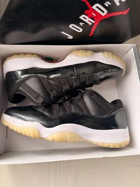 Jordan 11 Retro Low Sneakers